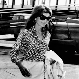 Módní styl Jackie Kennedy Onassis.
