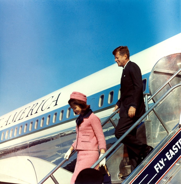 Módní styl Jackie Kennedy Onassis.
