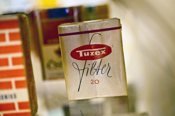 Cigarety sice nejsou dobrotou v pravém slova smyslu, ale kuřáci si bez nich neumí představit den. Tyhle se prodávaly v Tuzexu. 
