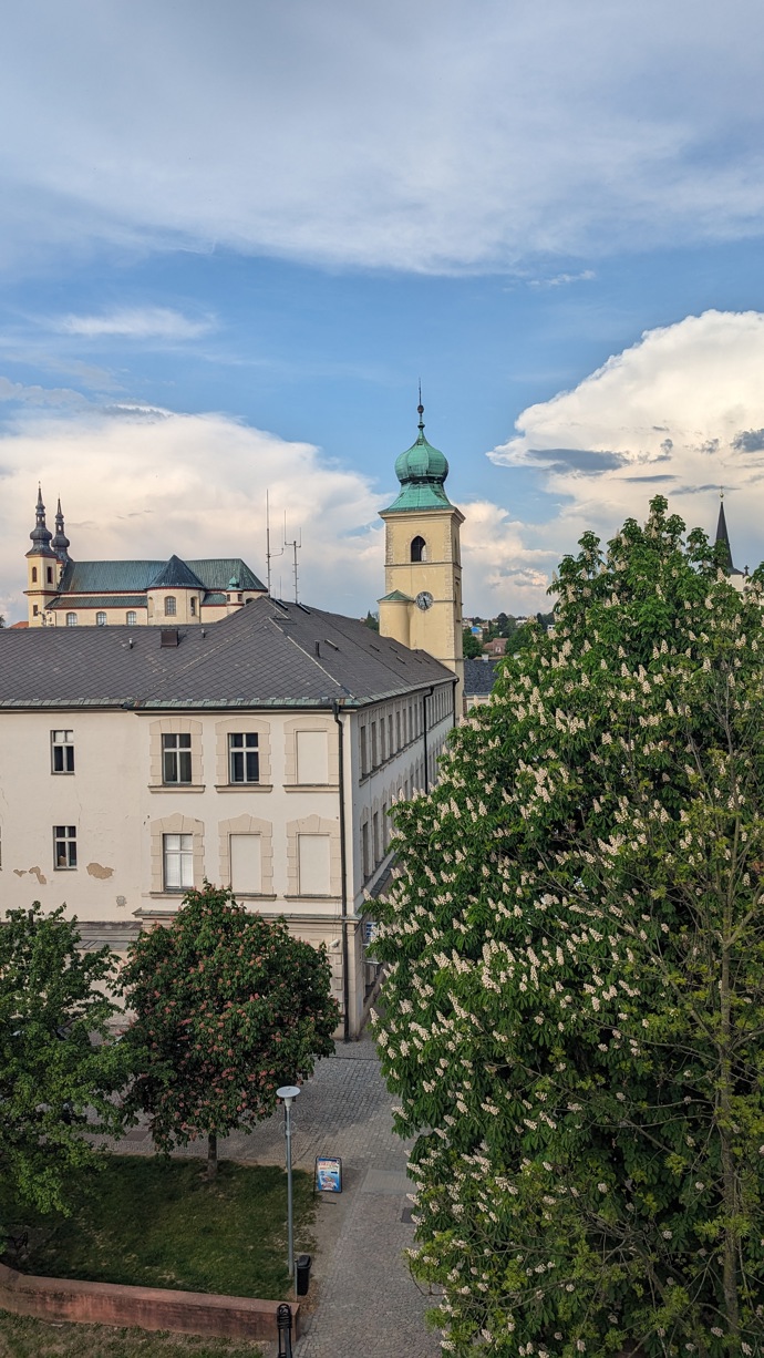 Litomyšl je na jaře plná květů.
Litomyšl je na jaře plná květů.