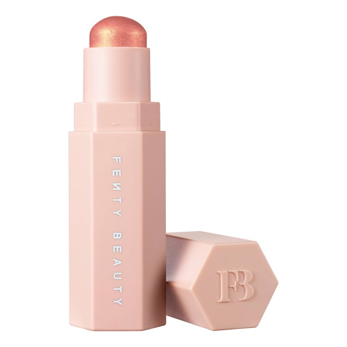 Krémový rozjasňovač, Fenty Beauty, 760 Kč
Krémový rozjasňovač, Fenty Beauty, 760 Kč