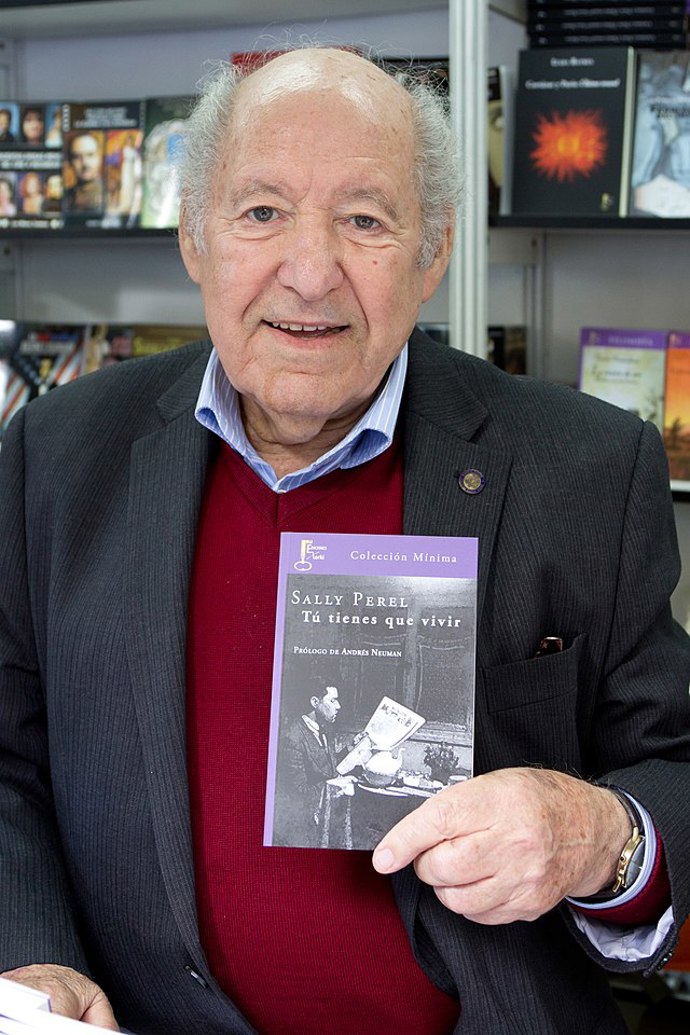 Sally Perel se svojí knihou
Sally Perel se svojí knihou