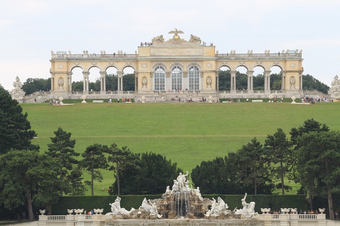 Z Gloriette je krásný výhled, navíc si tam dáte dobrou kávu.
Z Gloriette je krásný výhled, navíc si tam dáte dobrou kávu.