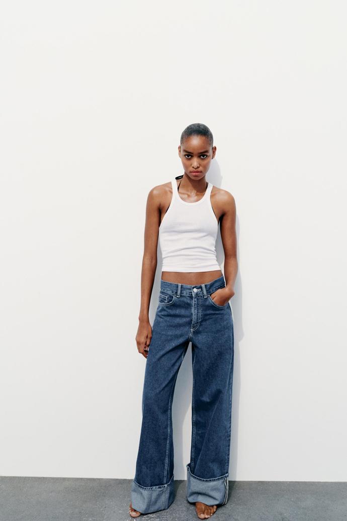 Široké džíny, Zara, 999 Kč
Široké džíny, Zara, 999 Kč
