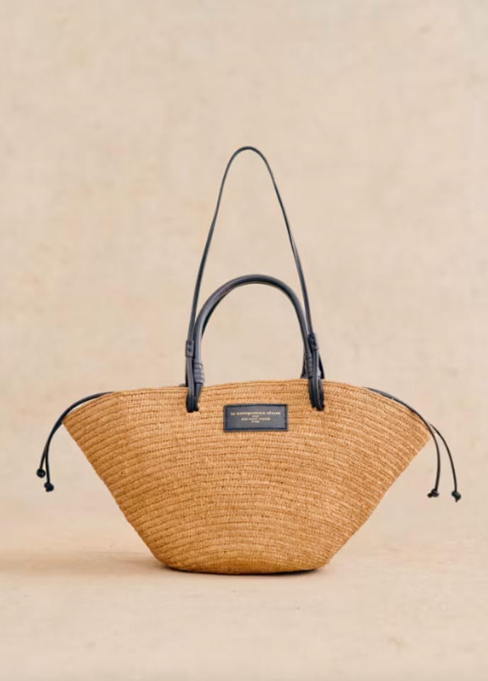 Slaměná kabelka, Sézane, 220 eur
Slaměná kabelka, Sézane, 220 eur