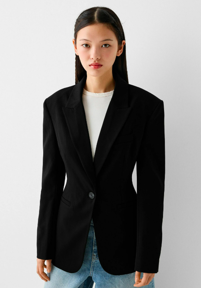 FITTED - Sako, značka Bershka, přibližná cena 1199 Kč. 
