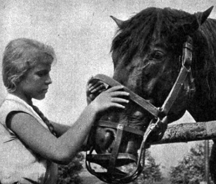 Jorga Kotrbová ve filmu Trápení
