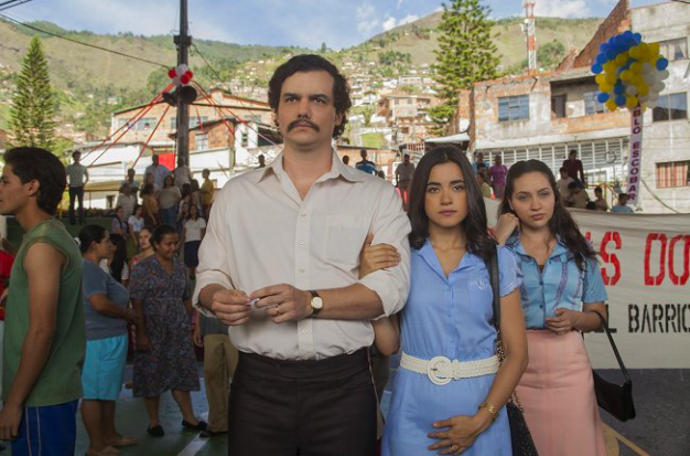 Maria Victoria Henao a Pablo Escobar v seriálu Narcos
Maria Victoria Henao a Pablo Escobar v seriálu Narcos