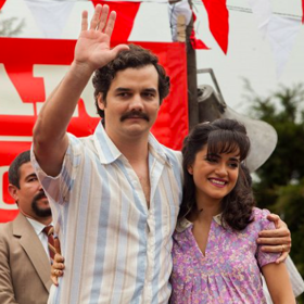 Maria Victoria Henao a Pablo Escobar v seriálu Narcos
