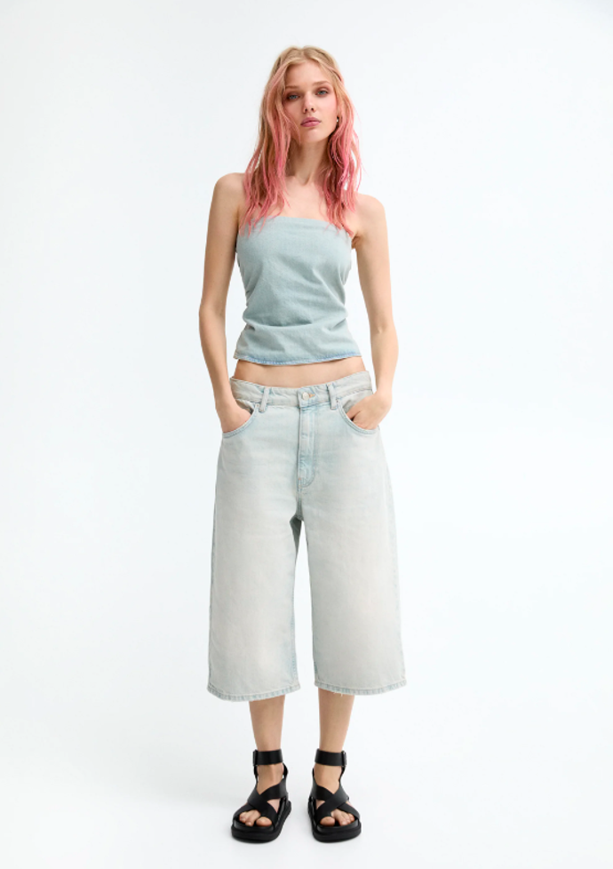 Džínové kraťasy, PULL&BEAR, 799 Kč. 
