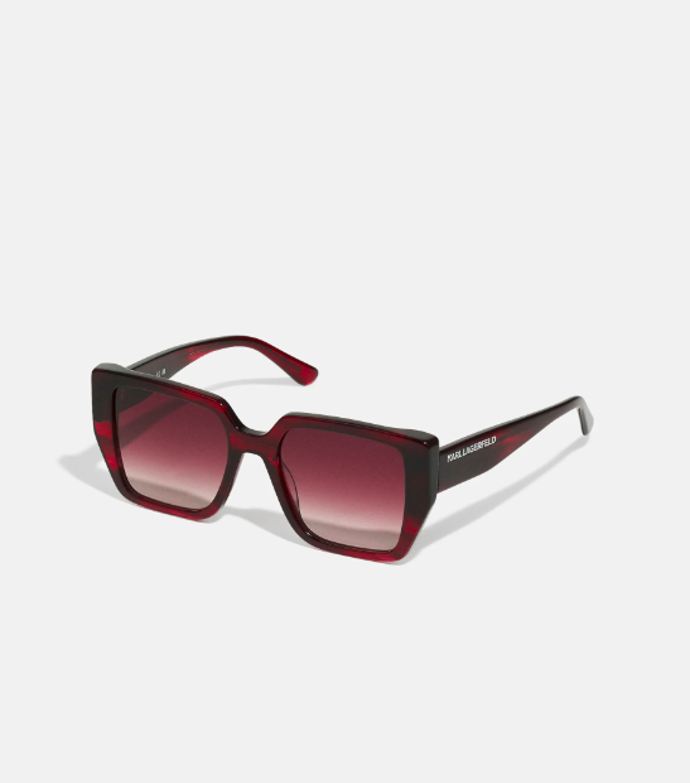 Sluneční brýle, KARL LAGERFELD, 3990 Kč.
Sluneční brýle, KARL LAGERFELD, 3990 Kč.