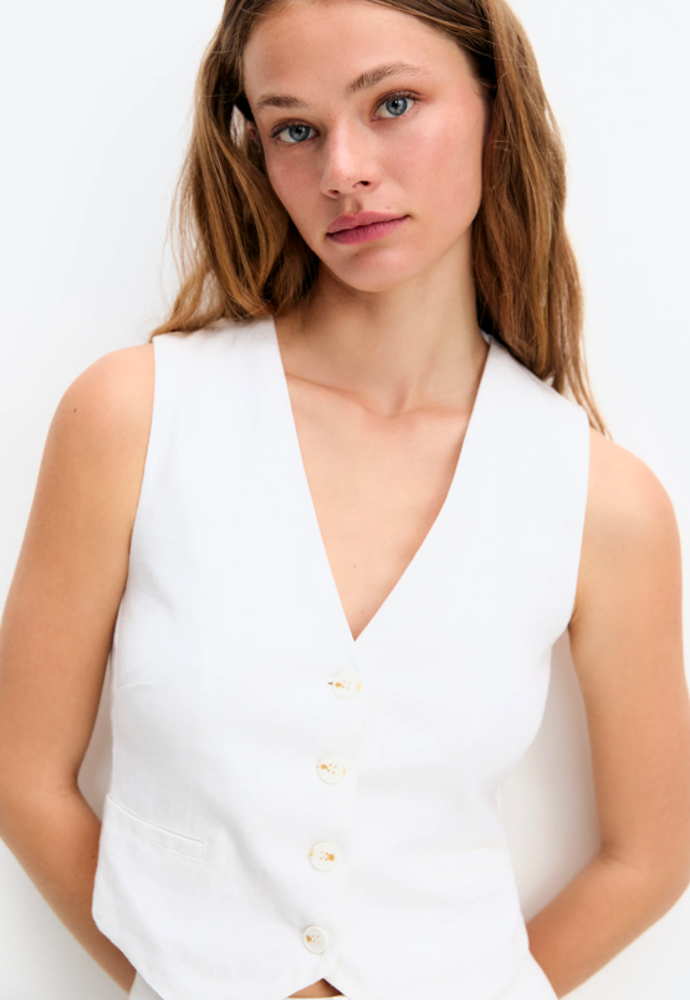 BASIC RUSTIC - Vesta, PULL&BEAR, 599 Kč. 
