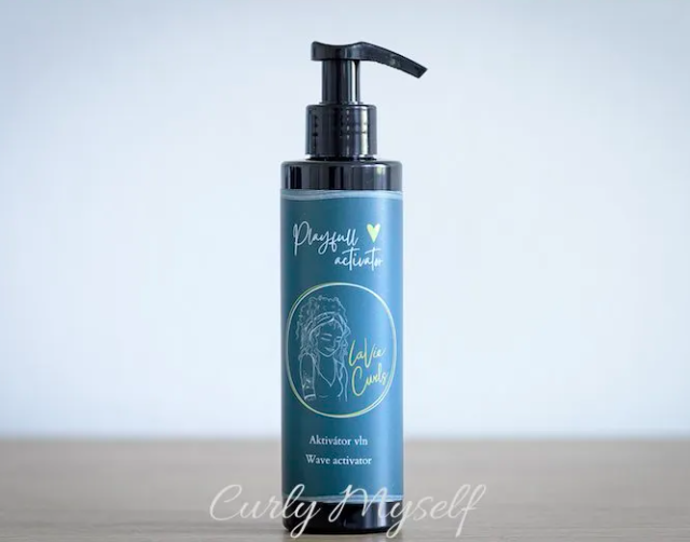 Playfull Activator - aktivátor vln, LaVie Curls, 240 Kč. 
