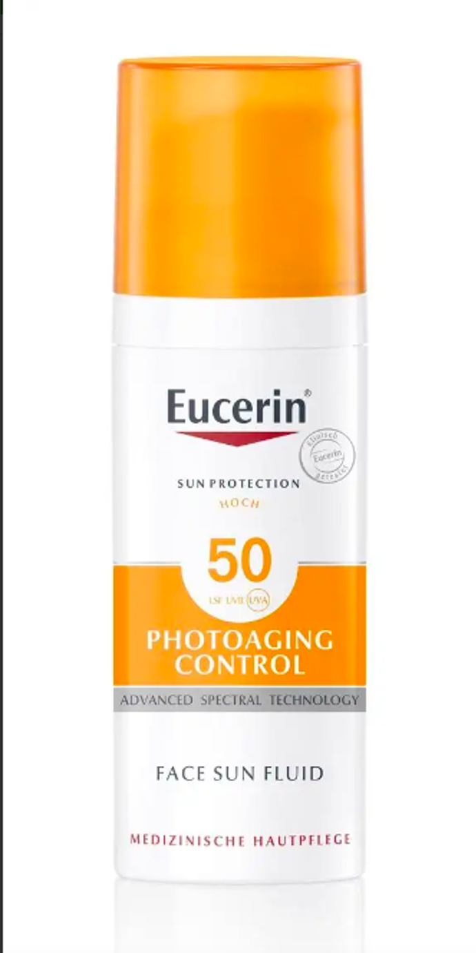Emulze na opalování na obličej proti vráskám Photoaging Control SPF 50+ (Eucerin)

Produkt nabízí vysokou ochranu proti UVA/UVB záření a vysokoenergetickému viditelnému světlu (HEVIS). Tento opalovací přípravek zároveň podporuje vlastní mechanismy pokožky pro opravu DNA, a navíc obsahuje kyselinu hyaluronovou, která pomáhá bojovat proti viditelným známkám stárnutí pleti.

Cena: 599 Kč (50 ml)
