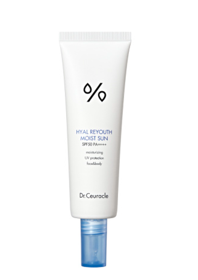 Pleťový krém Hyal Reyouth Moist Sun SPF 50 (Dr. Ceuracle)

Složení s obsahem chemických filtrů chrání před slunečním zářením. Krém je obohacený o kyselinu hyaluronovou, která hloubkově hydratuje, niacinamid, který posiluje ochrannou bariéru pleti. Má antioxidační účinky a díky panthenolu, který podporuje hydratační účinky přípravku, zklidňuje podráždění. Krém je vhodný zejména pro suchou pleť.

Cena: 749 Kč (50 ml)
