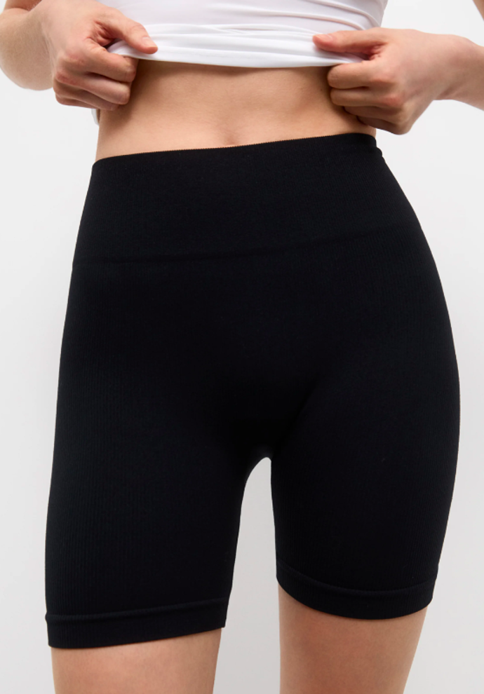 SEAMLESS - Šortky, PULL&BEAR, 299 Kč. 
