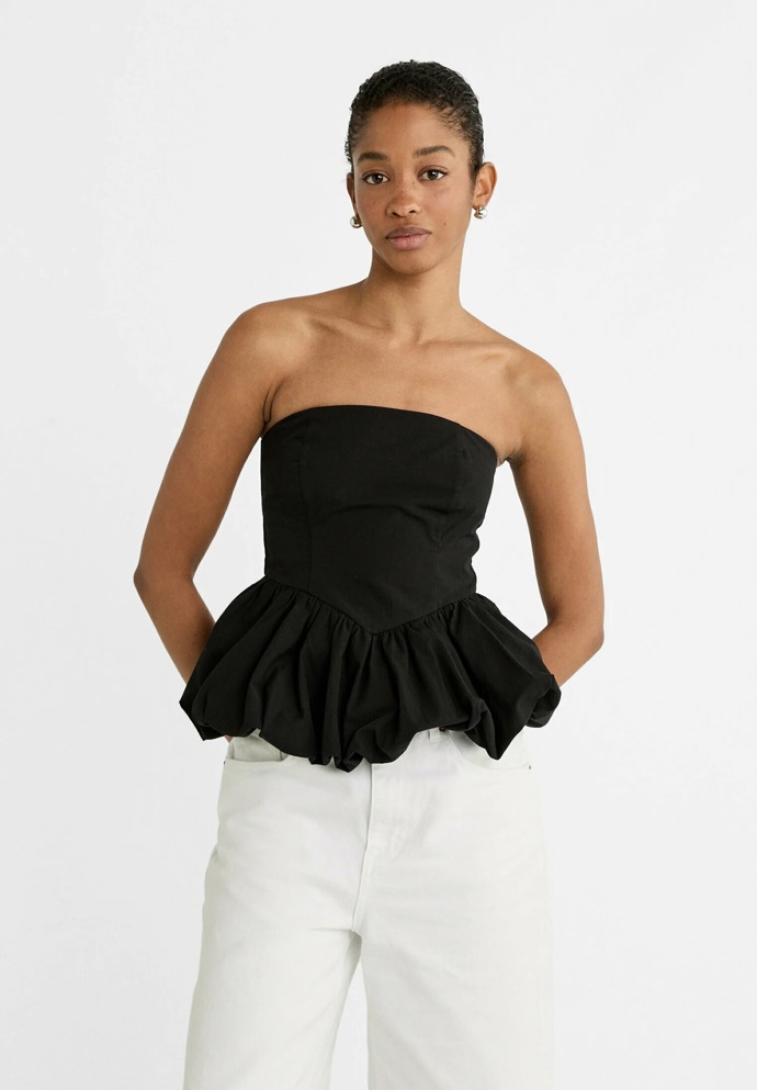 Top: Stradivarius, 549 Kč
