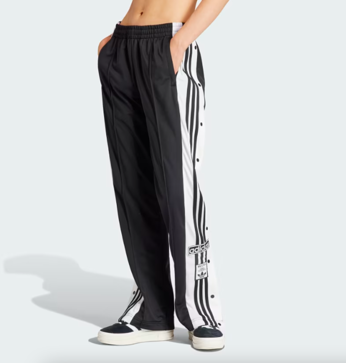 Tepláky, Adidas, 1799 Kč
Tepláky, Adidas, 1799 Kč