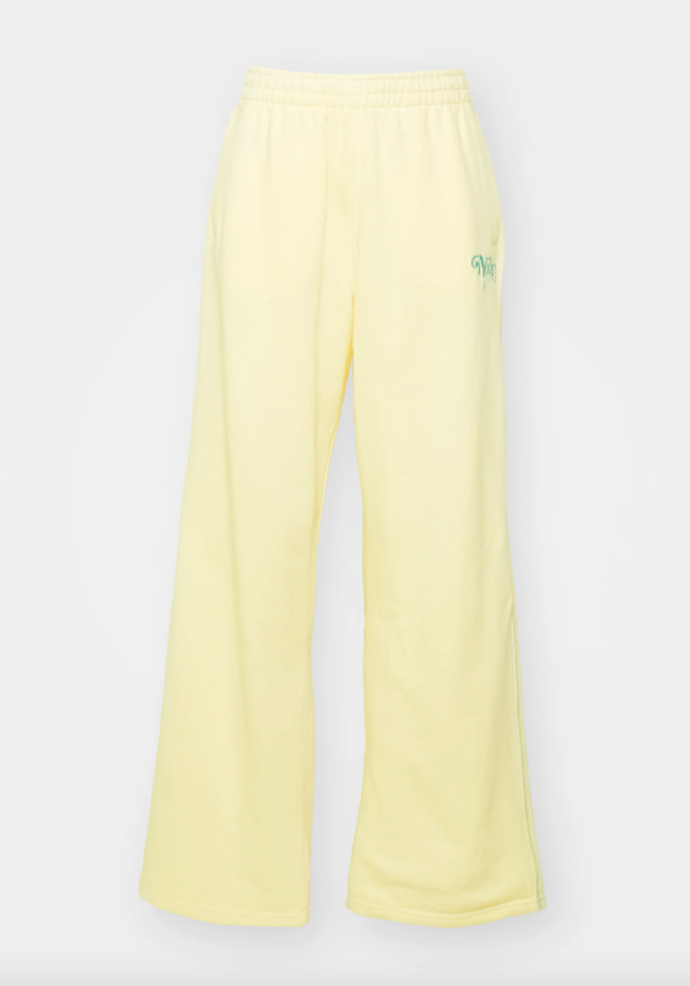Tepláky, Nike, 1560 Kč
Tepláky, Nike, 1560 Kč