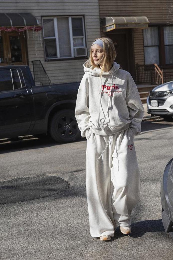 Tepláky, Zara, 699 Kč
Tepláky, Zara, 699 Kč