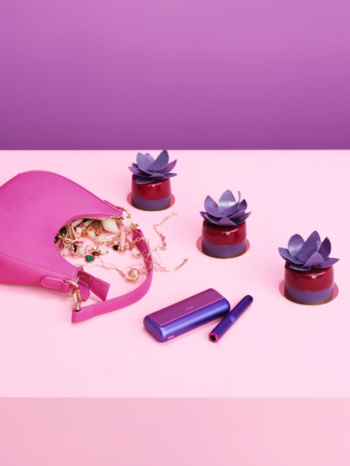 Dezert inspirovaný barevnou paletou exkluzivní limitované edice bezdýmného zařízení Iqos Iluma Neon Purple a originálními chutěmi náplní Levia
Dezert inspirovaný barevnou paletou exkluzivní limitované edice bezdýmného zařízení Iqos Iluma Neon Purple a originálními chutěmi náplní Levia