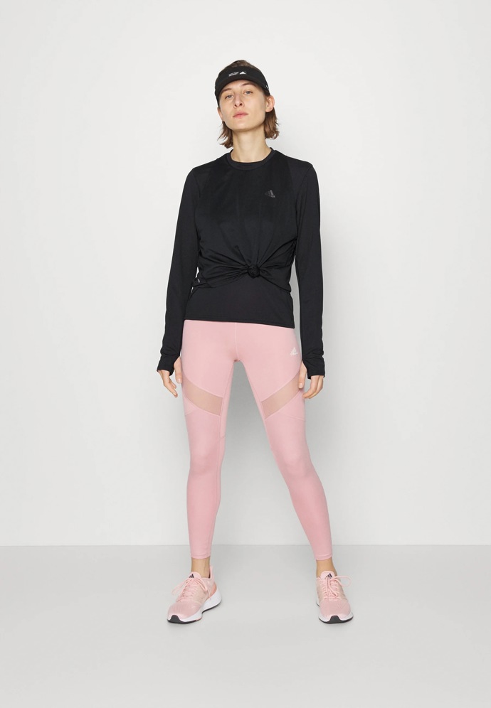 Top, Adidas, 1 100 Kč
