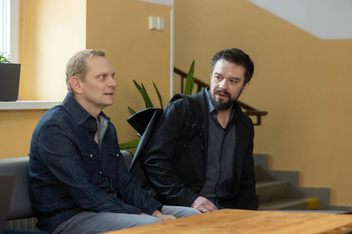 Seriál Ulice sleduje dramatické osudy několika rodin a párů
