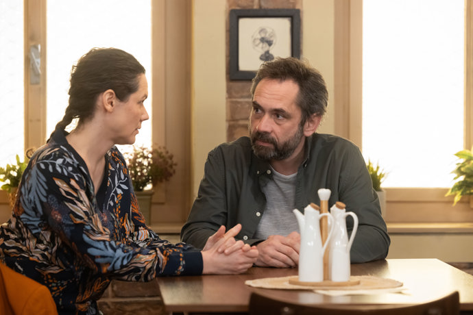 Seriál Ulice sleduje dramatické příběhy několika sousedících rodin
