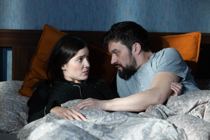 Seriál Ulice sleduje dramatické příběhy několika sousedících rodin
