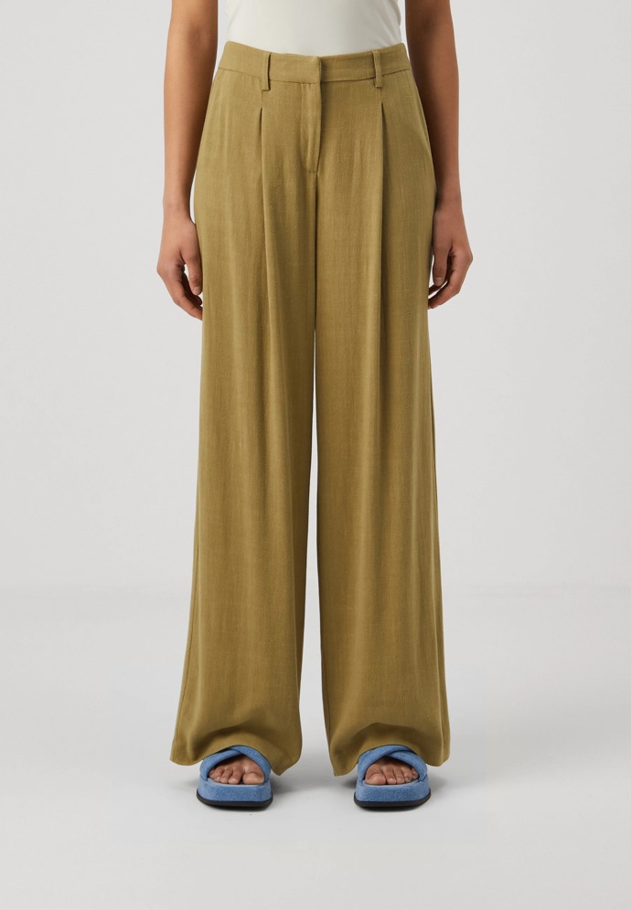 Kalhoty: Vero Moda, 1 080 Kč
Kalhoty: Vero Moda, 1 080 Kč