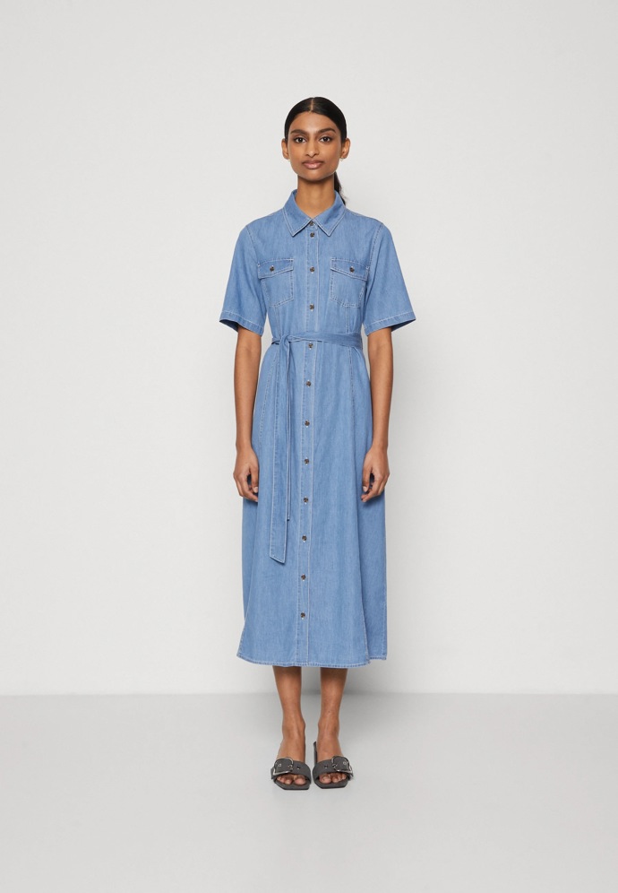 Denimové šaty: Vero Moda, 1 260 Kč
Denimové šaty: Vero Moda, 1 260 Kč