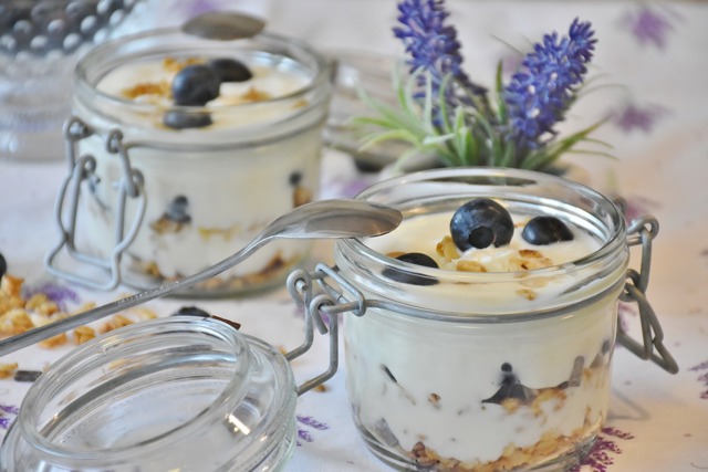 Jogurt s granolou Jogurt s granolou