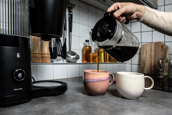  Když dobrá káva, tak z hezkého hrnku chutná ještě lépe. Často vypiji i půl litru filtru, a tak většinou sáhnu po větším hrnku.
