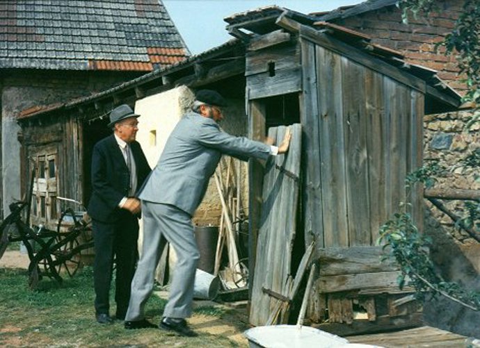 Na místě kadibudky stála před pár lety rozpadlá stodola
Na místě kadibudky stála před pár lety rozpadlá stodola