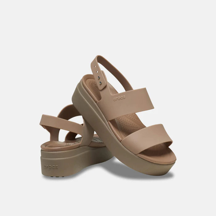 Elegantní dámské sandálky na platformě Brooklyn Low Wedge jsou lehké a pohodlné díky kombinaci materiálu Croslite a LiteRide. 1669 Kč
 
