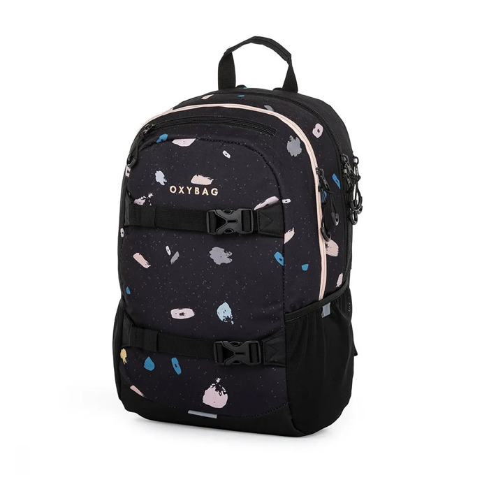 Sportovní batoh Sport Dots vyniká promyšlenými designovými detaily i maximální funkčností. Má ergonomicky tvarovaný zádový systém, polstrované ramenní popruhy a hrudní popruh, které lze libovolně nastavit. 1649 Kč
