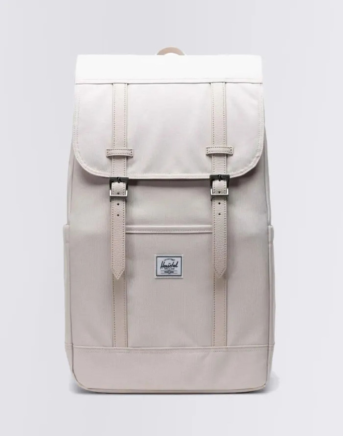 Malý městský batoh Supply Retreat z recyklovaného materiálu EcoSystem ze 100% recyklovaných PET lahví s polstrovaným fleecovým pouzdrem na notebook. 2590 Kč
