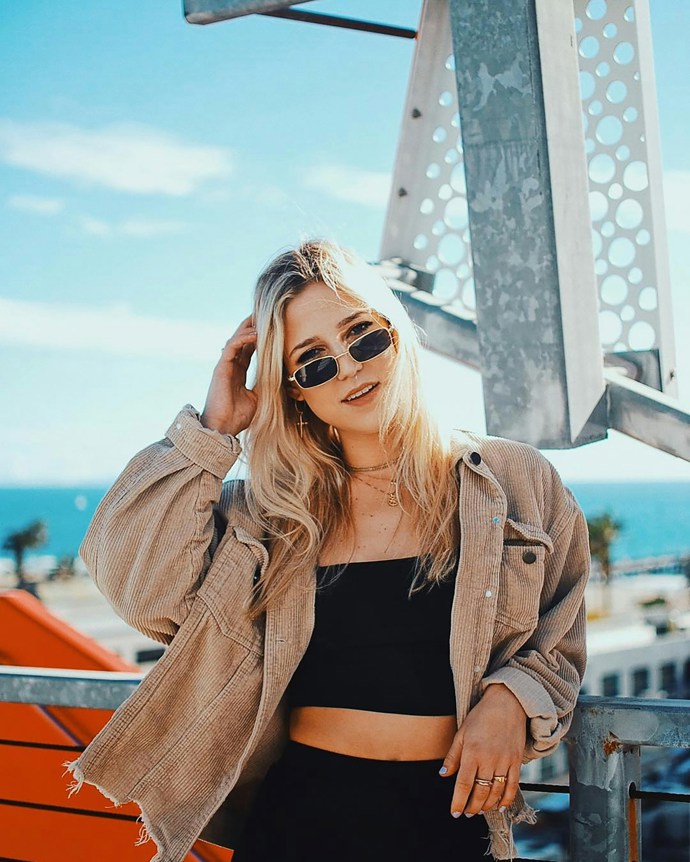 Crop topy lze kombinovat prakticky s čímkoliv.
Crop topy lze kombinovat prakticky s čímkoliv.