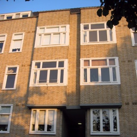 Bytový dům na Merwedeplein kde rodina Otty Franka žila v letech 1934–1942. 
