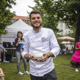 Rozhodně se máte na co těšit, například na grilování s Dominikem Unčovským.
