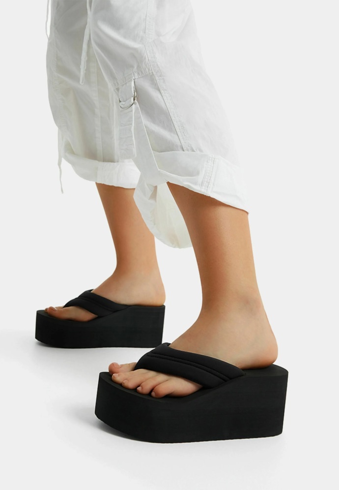 Žabky, Bershka, 549 Kč
Žabky, Bershka, 549 Kč