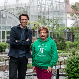 Projekt: Ekologická opatření v Botanické zahradě v Brně

Projekt zahrnuje 5 dílčích zásahů: osázení zelené střechy na budově kolárny, přivedení elektrického vedení k fontáně pro možnost používání čerpadla, vybudování nádrže na zachytávání srážkové vody ze střech skleníků a přilehlých budov, zavedení mozaikové seče trávníků a dokonalejší údržba stávajících dřevin v areálu.
