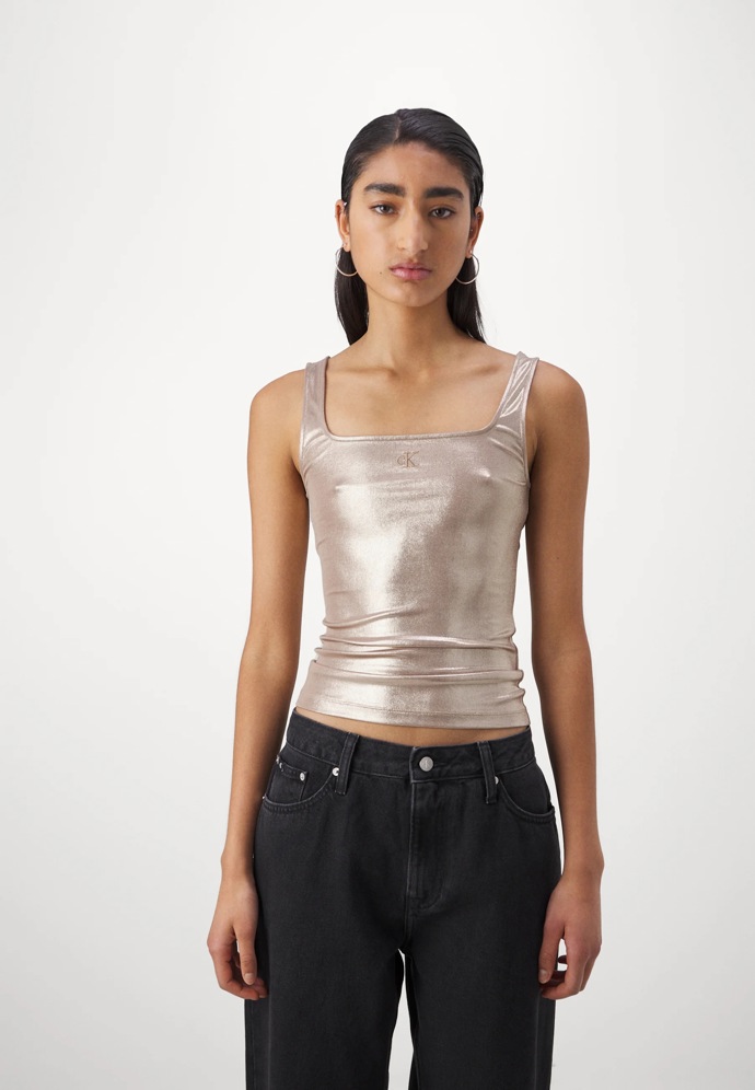 Top, Calvin Klein, 1 380 Kč
Top, Calvin Klein, 1 380 Kč