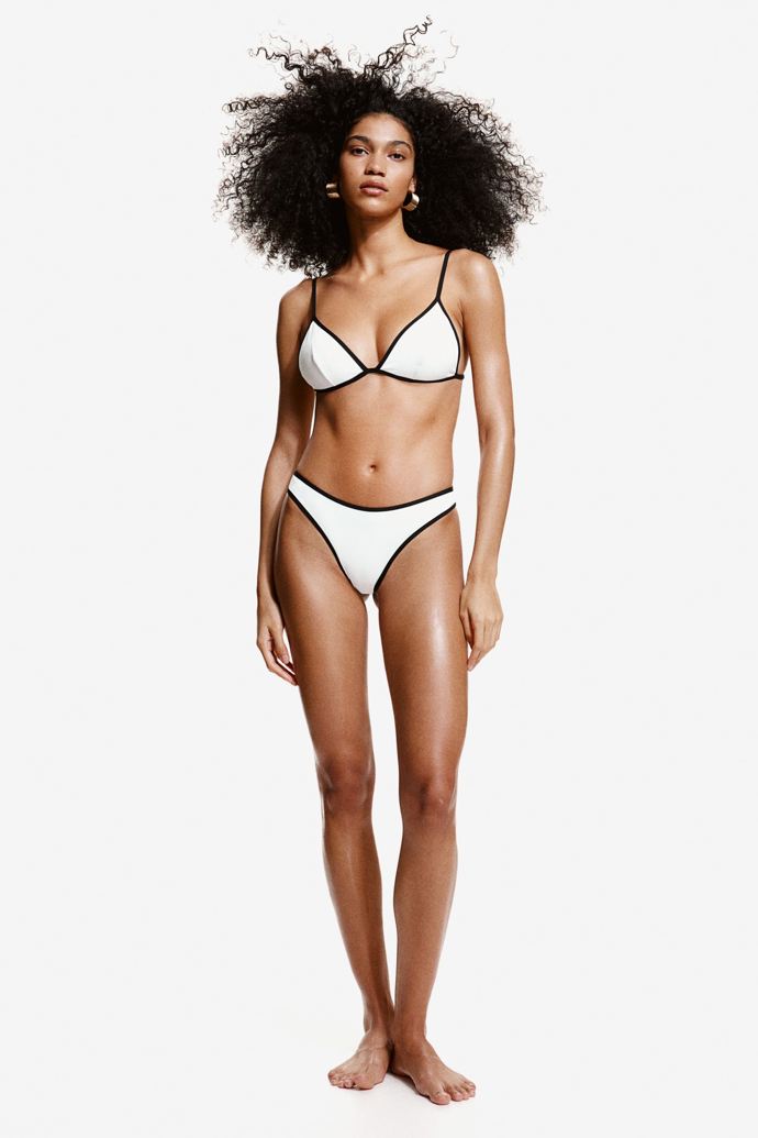 Dvoubarevné bikiny, H&M, 359 Kč a 239 Kč
Dvoubarevné bikiny, H&M, 359 Kč a 239 Kč