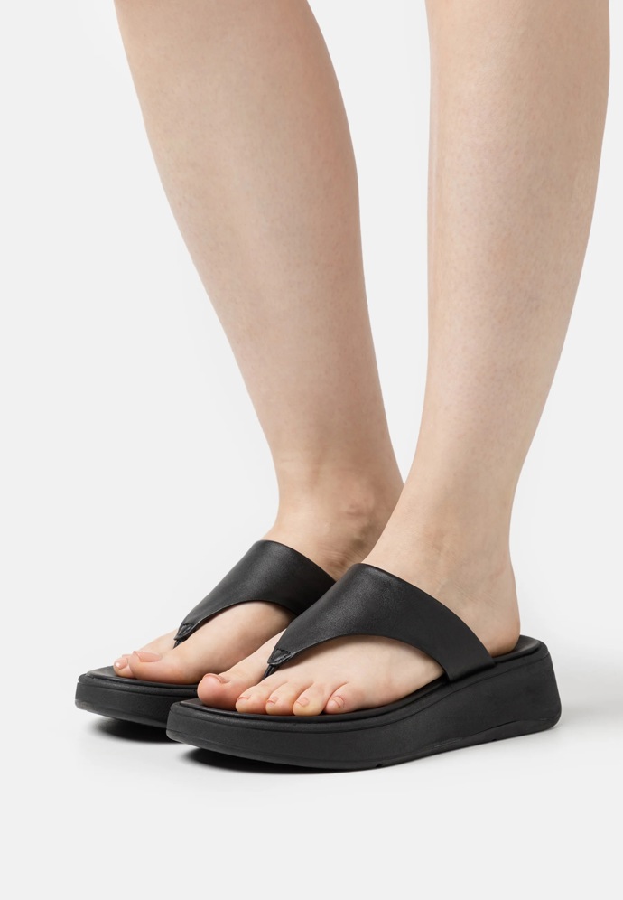 Žabky, Fit Flop, 2 640 Kč
Žabky, Fit Flop, 2 640 Kč
