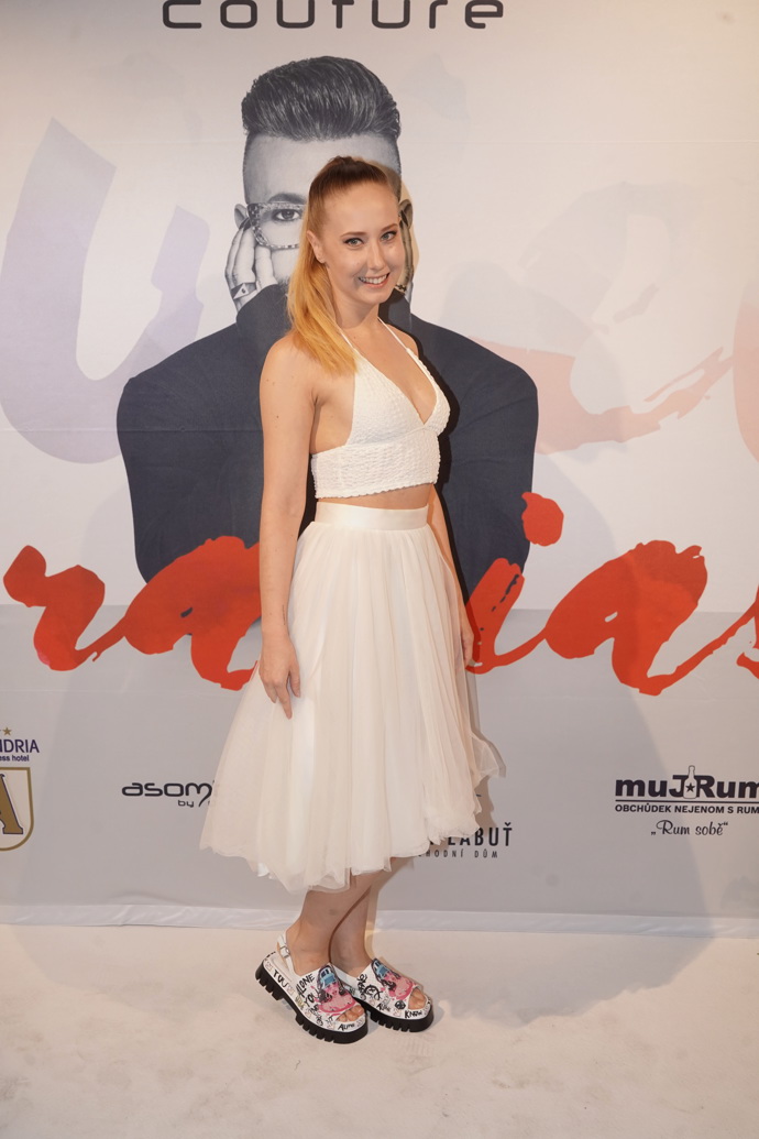 Denisa Grossová outfit na honosnou akci úplně nevychytala.
Denisa Grossová outfit na honosnou akci úplně nevychytala.