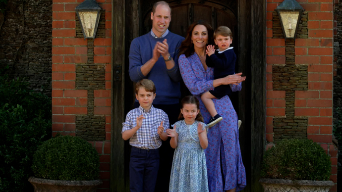 Princ William (44) a tatínkova princeznička. Dojemné přání od Kate doprovází rozkošné foto s Charlotte. Moc tě milujeme! Princ William (44) a tatínkova princeznička. Dojemné přání od Kate doprovází rozkošné foto s Charlotte. Moc tě milujeme!