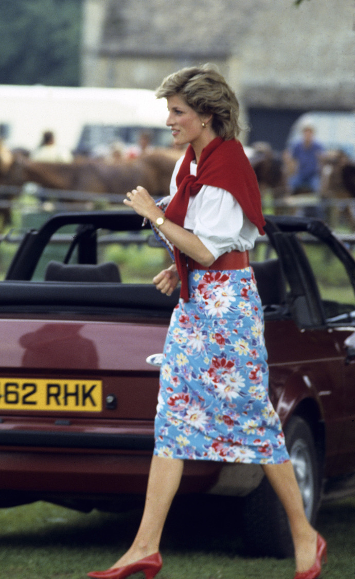 Princezna Diana milovala červené doplňky.
