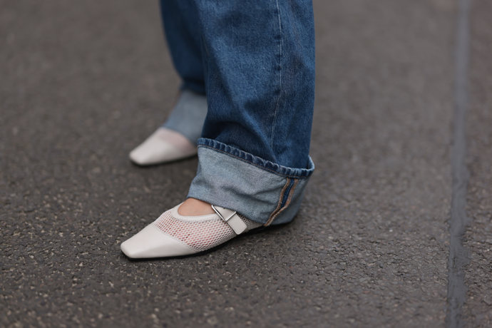 Síťované baleríny oživí každý váš outfit.
