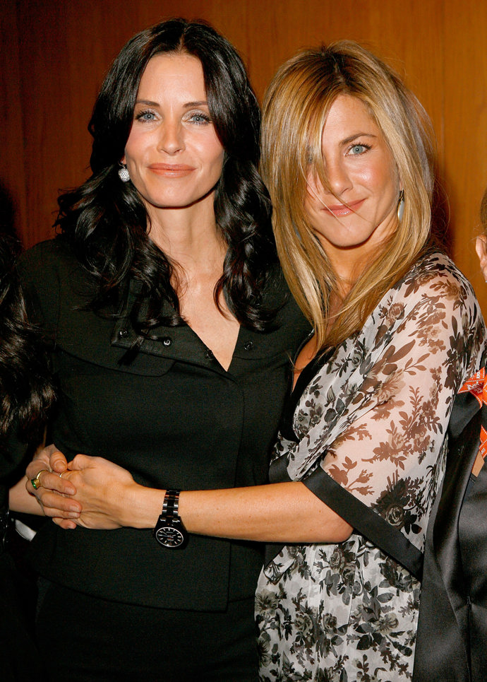 Courteney Cox v roce 2008 s Jennifer Aniston.
Courteney Cox v roce 2008 s Jennifer Aniston.